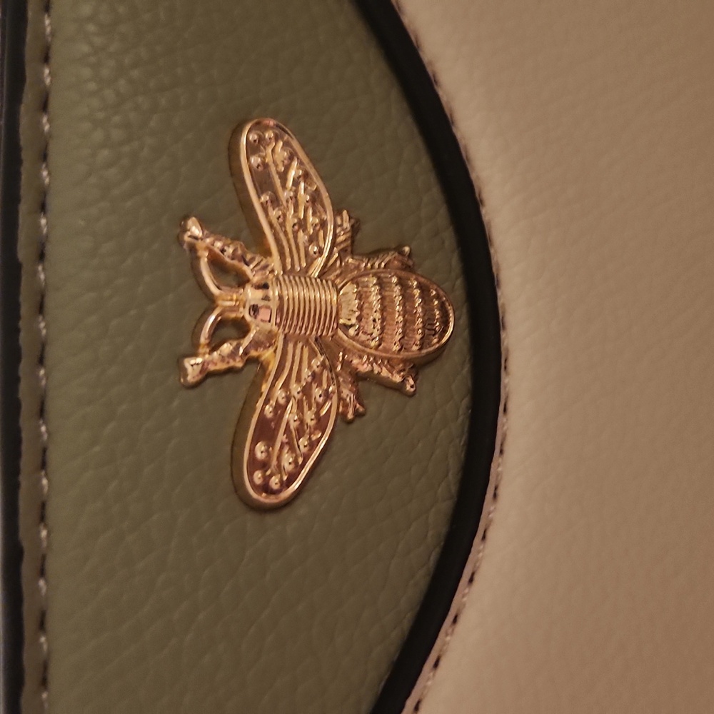 ISA CAPI Sage & Cream Purse - Picture 3 of 11